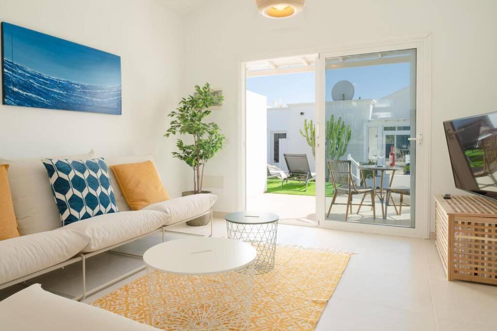 Апартаменты Luxurious A2 In A Quiet Complex With Pool 100m From The Sea Чарко-дель-Пало